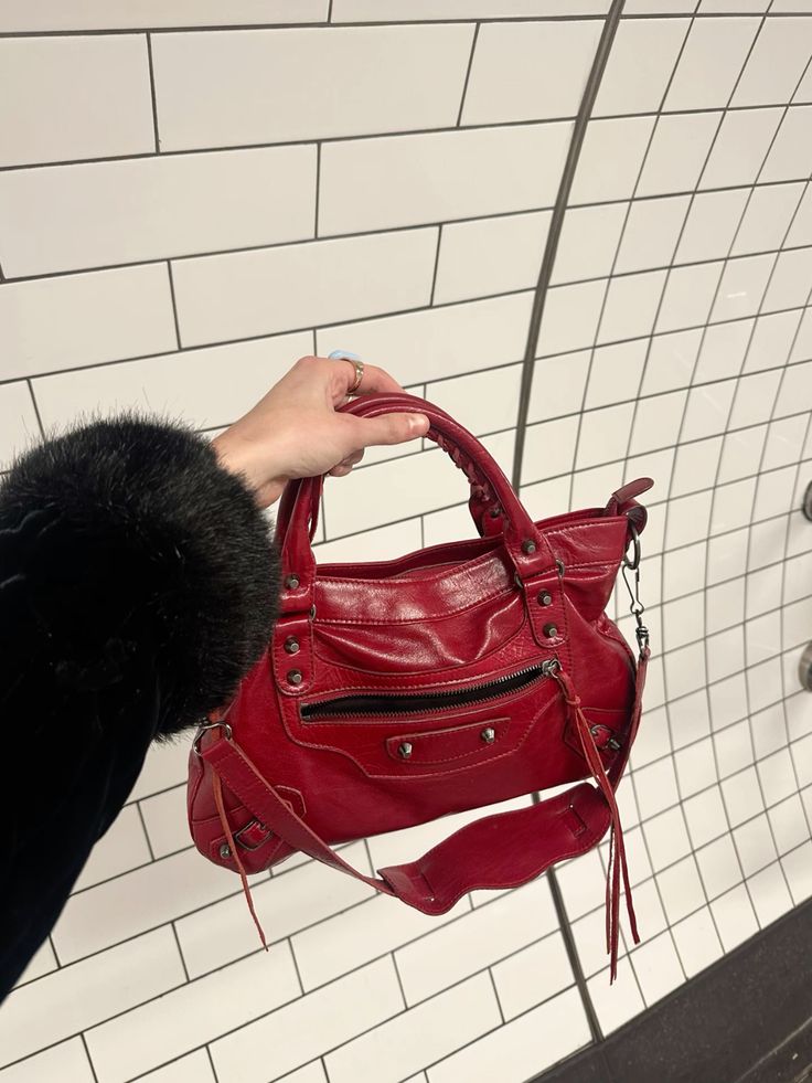 Balenciaga Red Mini Bag to rent, Valentine&#39;s day, Date night - designer tas huren Nederland.