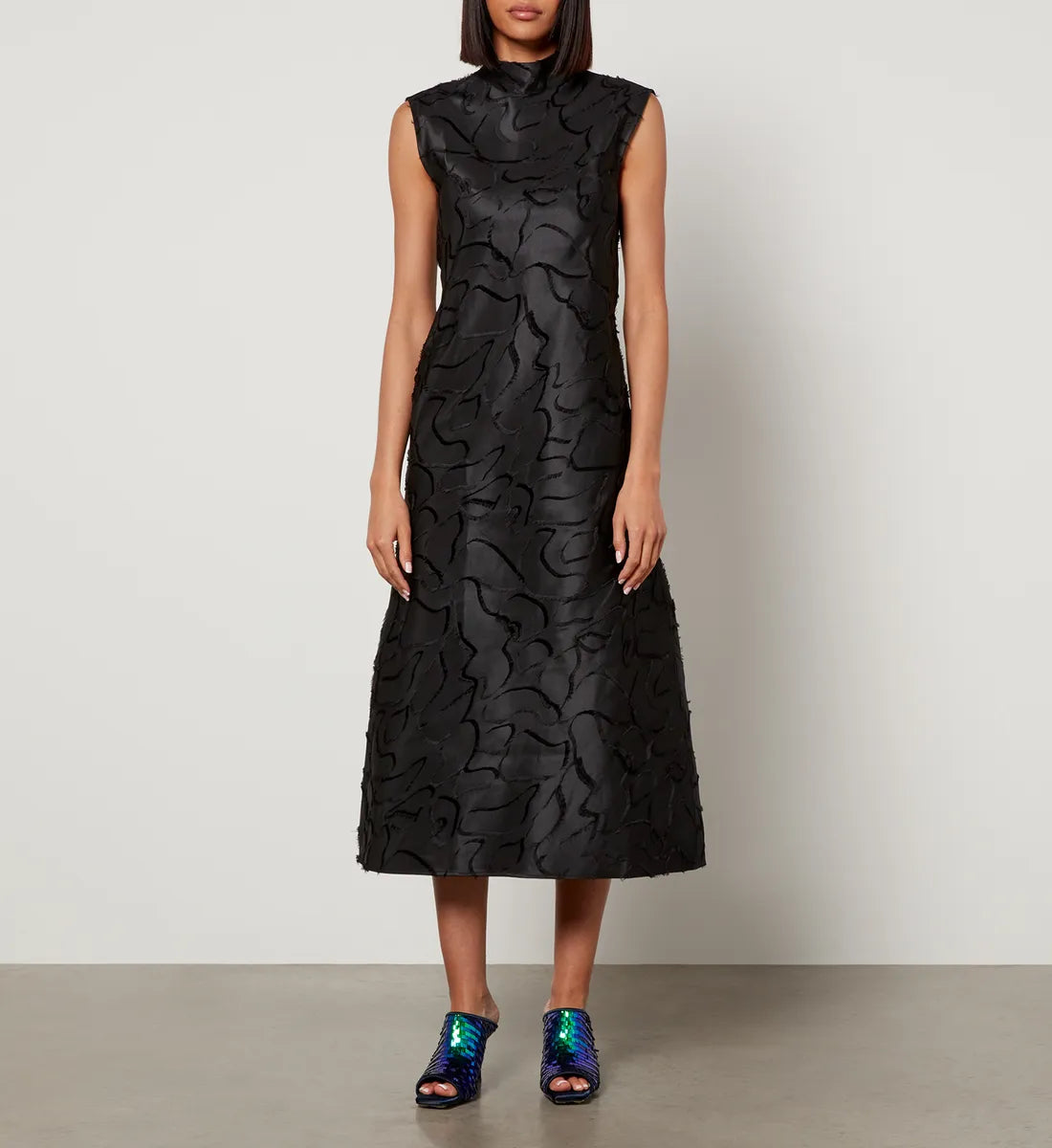 Something Borrowed Stine Goya Jaxie Trimmed Satin Midi Dress to rent, kledingverhuur